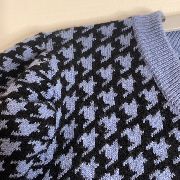 Blue and black houndstooth sweater with puffed sleeves 💙🖤 - Picture 7 of 7